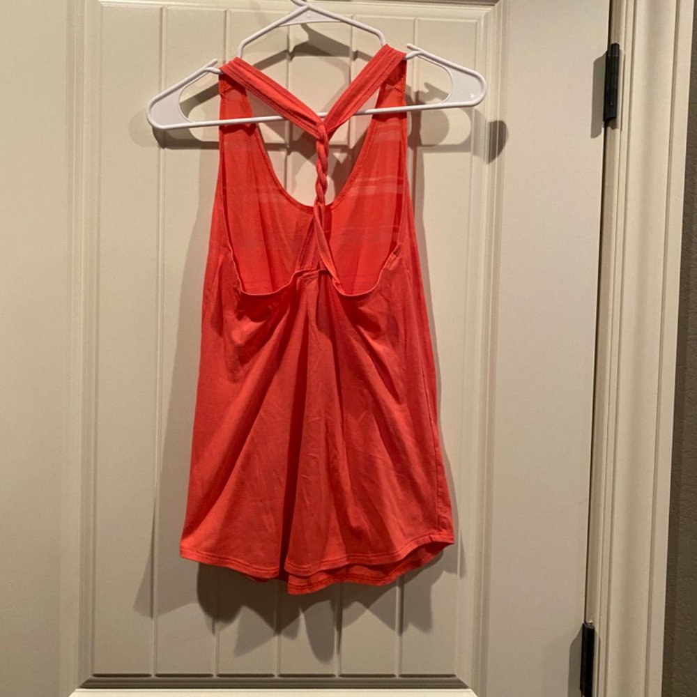 Under Armour Tank with Twist Back - Picture 2 of 2